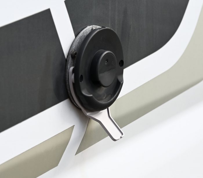 Kondenswasserablauf passend für Truma Kamindeckel mit 96 mm Lochabstand  schwarz – caraSecur – Fahrzeugsicherheit